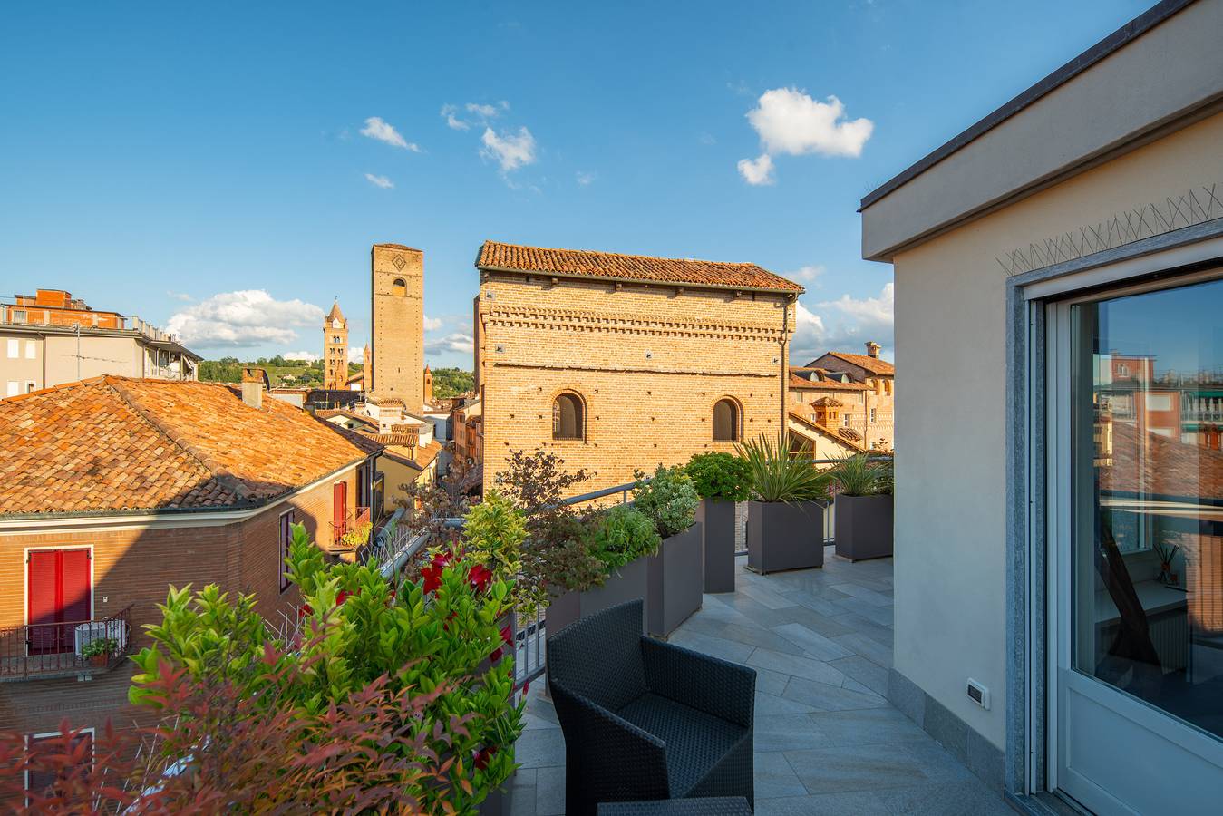 Appartamento intero, Attico Centrale Piazza Pertinace [free parking] in Alba, Langhe