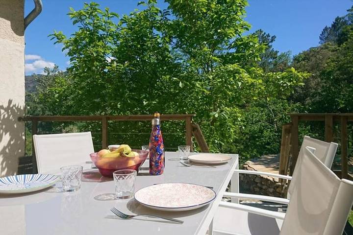 Location de vacances pour 4 personnes, avec jardin et vue à Saint-Fortunat-sur-Eyrieux - 3