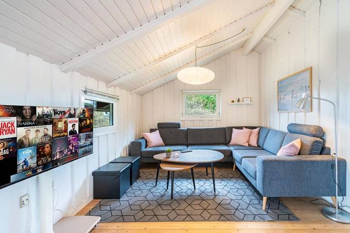 Schönes und gut gepflegtes Ferienhaus gelegen auf einem großen Naturgrundstück in Henne, Varde