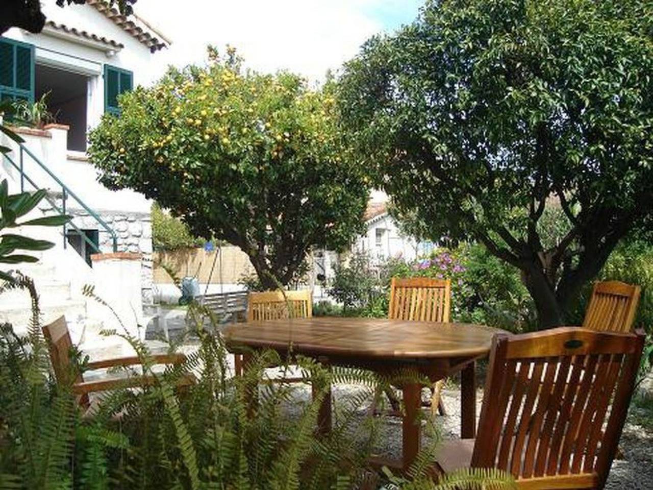 Appartement entier, Wohnung "Les roses" auf einem eingemauerten Grundstück in Saint-Laurent-du-Var, Côte méditerranéenne (France)