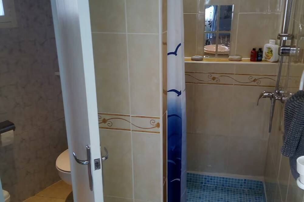 Private Guest Accommodation with Double Bed & En Suite. With private Entrance. in Puerto Lumbreras, Murrcia Binnenland