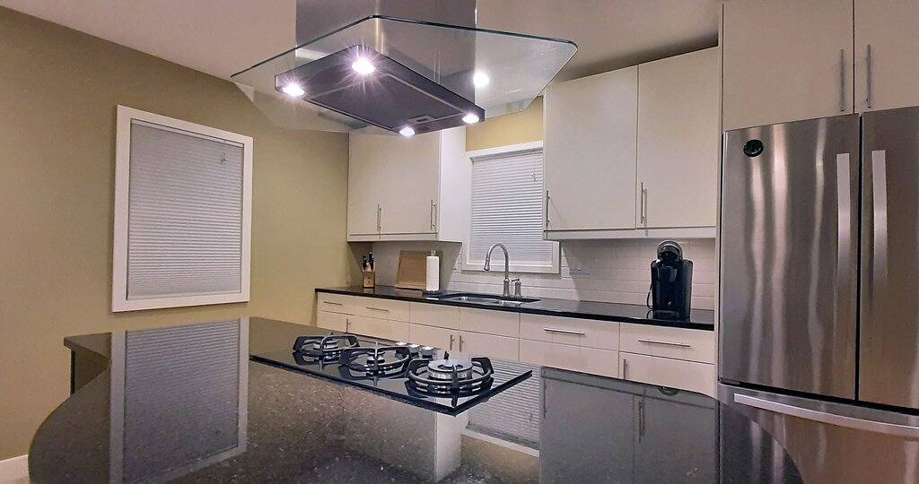 Recliners. Single Level Living. Walk in shower. in Rochester (MN), Olmsted County