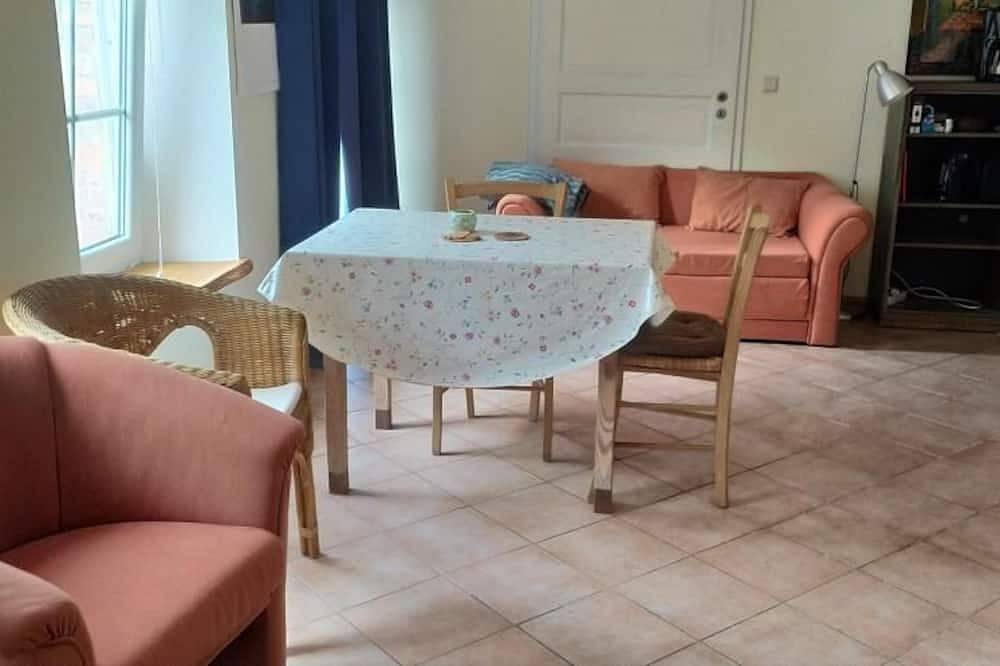 Ganze Wohnung, Fewo im Bauernhaus mit idyllischem Innenhof und Naturgarten in Mesekenhagen, Vorpommern Greifswald