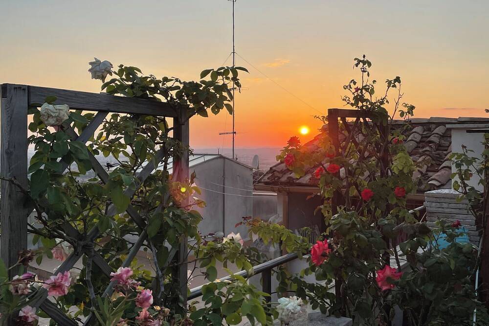Apartamento entero, Cozy 1-bedroom apartment in welcoming Tivoli with Wifi, Ac, awesome view in Tivoli (desambiguación), Provincia de Roma