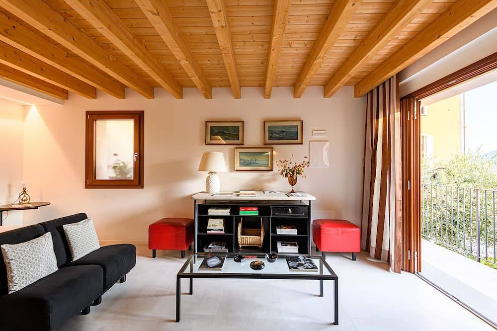 Ganze Wohnung, Dependance In Riva al Lago second floor in Marone, Gemeinde Marone