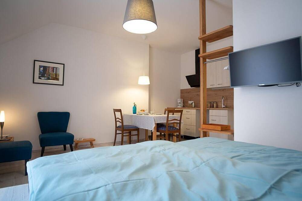 Ganze Wohnung, 2-Bett-Appartement Nr. 2, Du/Wc, Wohn-/Schlafraum - Ferienwohnungen Maijeschhof in Pelm, Vulkaneifel