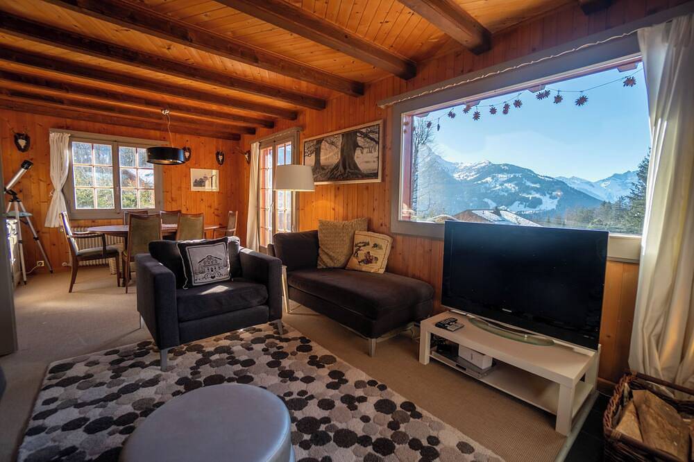 Das Chalet befindet sich in idealer Lage in einer ruhigen Gegend direkt über dem Place de la Barbole in Gryon, Alpes Vaudoises