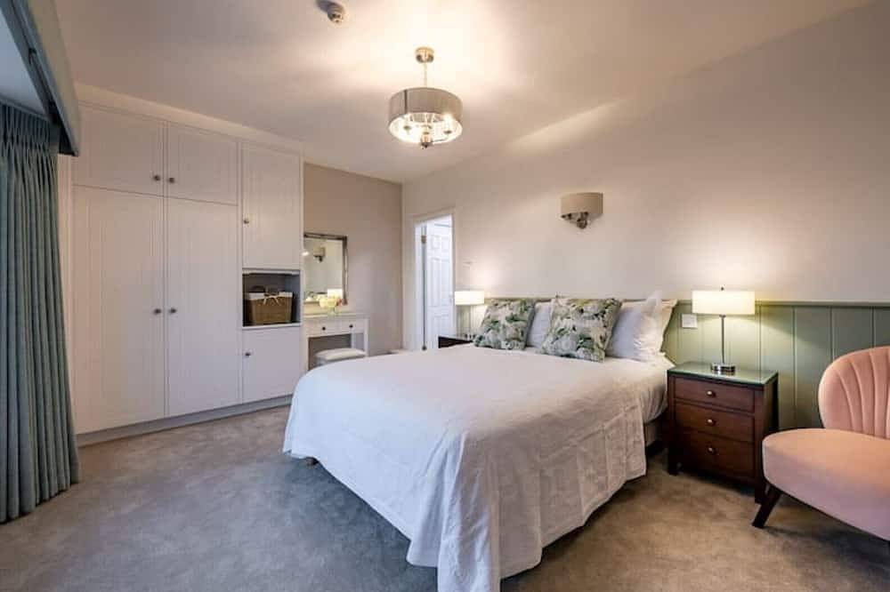 Outstanding  Luxurious House in Killarney- 5mins walk to Killarney Town Centre in Scrahane, Killarney