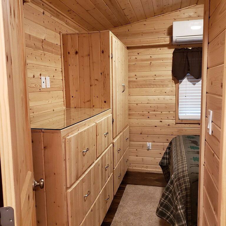 Wie neu ein Schlafzimmer, eine Badekabine mit Blick auf Christopher Creek in Gila County