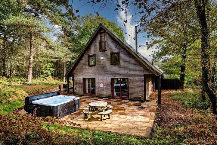 Cottage for 14 people, with hot tub in Alton Towers