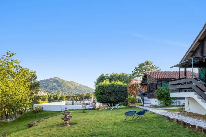 Maison de vacances 'Mino Lodge' avec vue sur les montagnes, piscine partagée et Wi-Fi in O Rosal, Province de Pontevedra