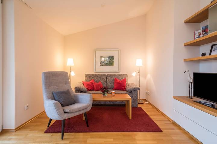 Hel lejlighed, Apartment ‘Pfirsichblüte’ on idyllic Family Farm House with Balcony & Mountain View in Lindau, Schwaben (Bayern)