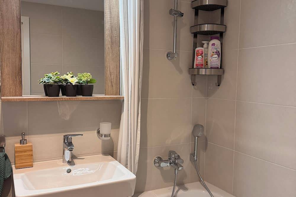 Ganze Wohnung, Apart 555 New & Fully Equipped with Garage & 15 Min to City Center in Bratislava, Bratislava und Umgebung