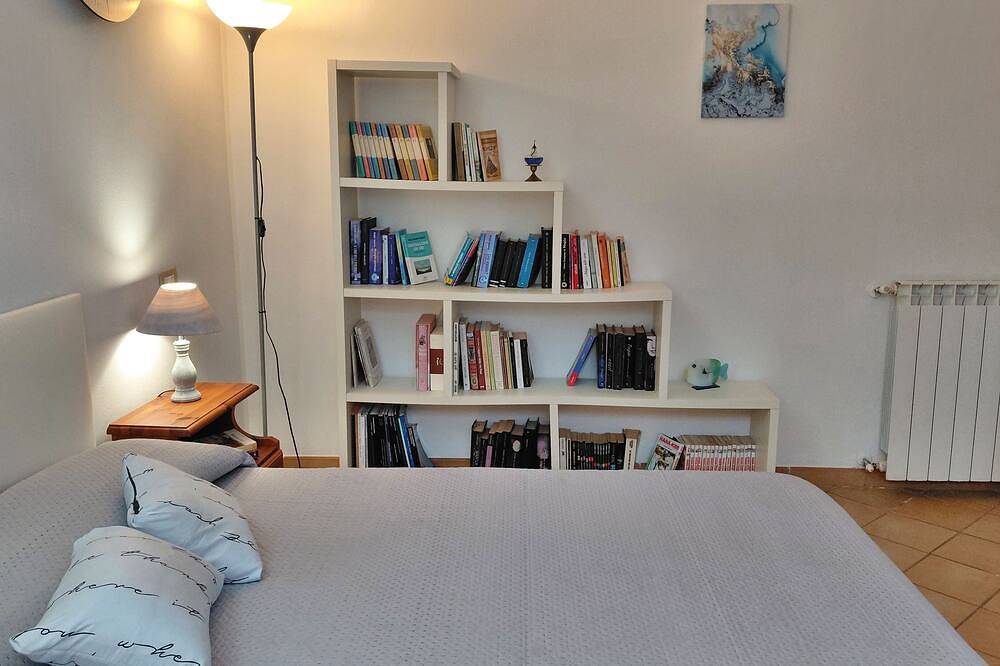 Hel lägenhet, La Rondinara - Two Bedroom Apartment, Sleeps 5 in Olmedo, Nurra