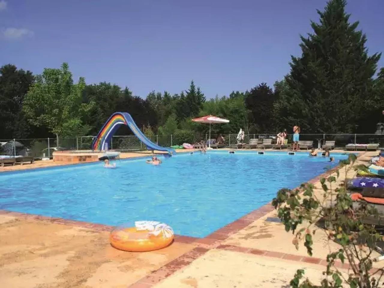 Camping pour 4 Personnes dans Dévillac, Région de Villeneuve-sur-Lot