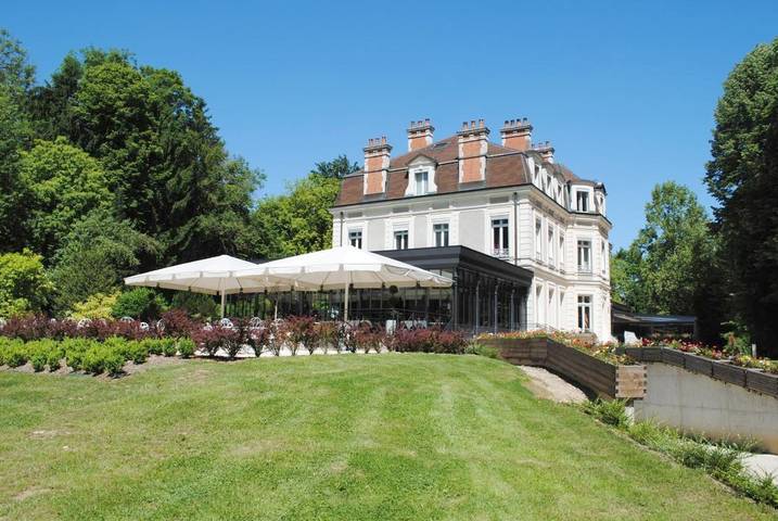 Hôtel pour 3 personnes, avec Terrasse et Jacuzzi ainsi que Jardin et Sauna à Étuz