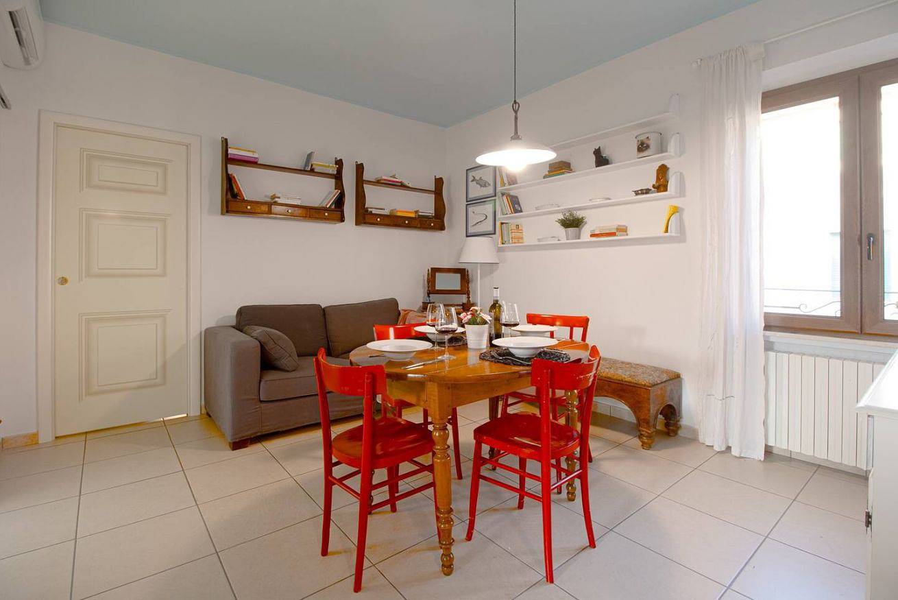 Appartement entier, La Casa dei Libri - [7 beds] Wi-Fi just a stone's throw from the sea in Porto San Giorgio, Province de Fermo