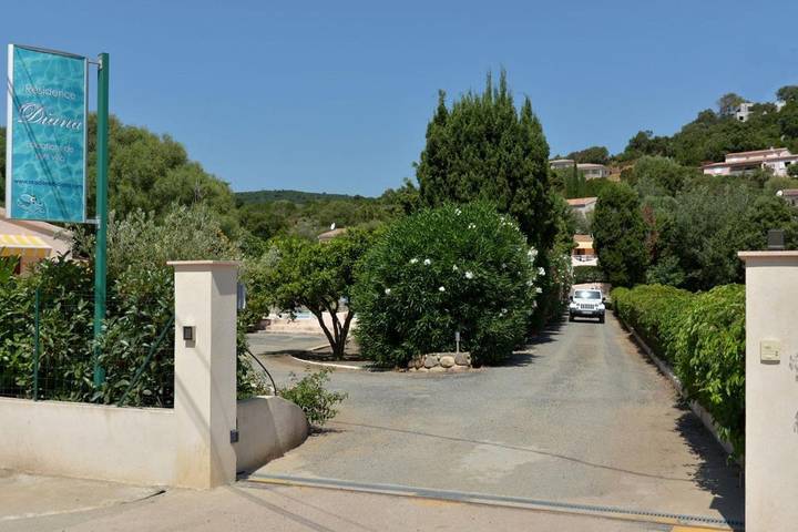 Appartement de vacances pour 4 personnes, avec Terrasse ainsi que Jardin et Piscine