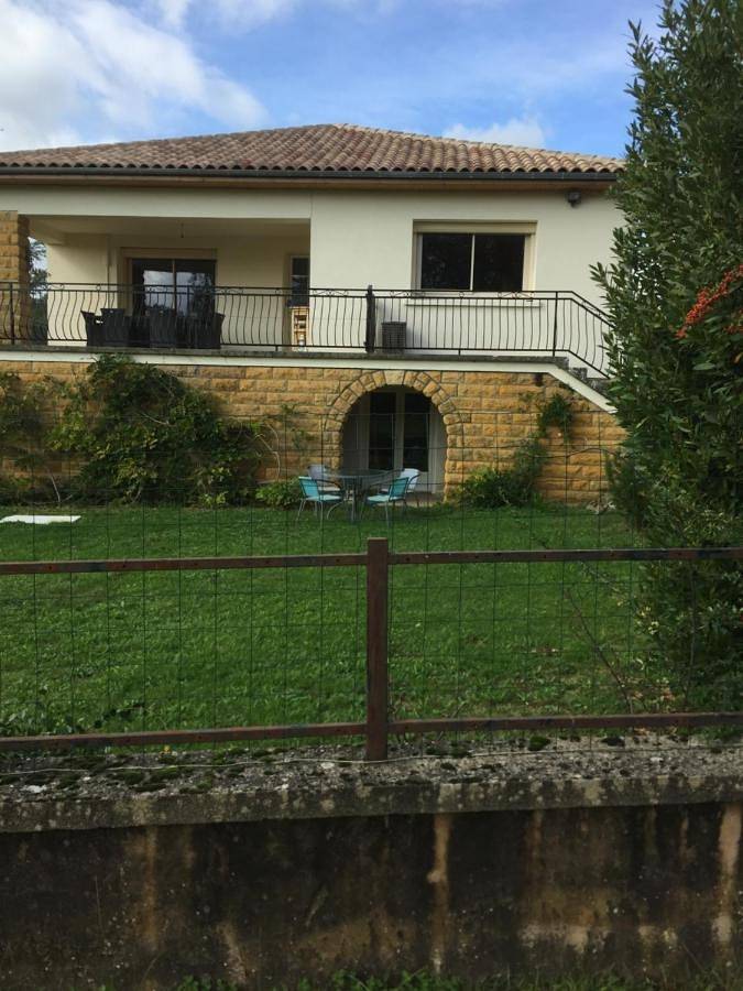Location de vacances pour 3 personnes, avec jardin et vue, animaux acceptés à Biron - 2