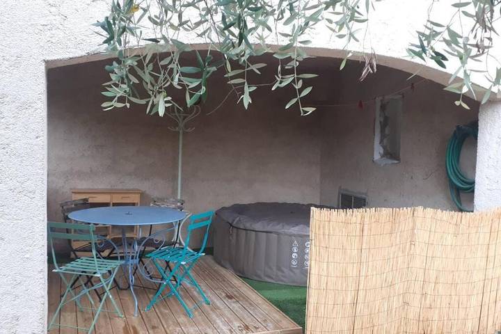 Ferienwohnung für 4 Personen, mit Whirlpool und Terrasse sowie Garten und Ausblick