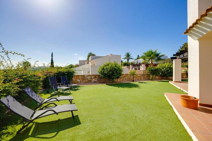 Casa rural para 6 personas, con balcón además de piscina y jardín en San Miguel de Salinas - 4