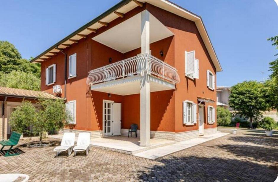 Pace, Luminosità e Comodità a due passi dal Garda in Volta Mantovana, Provincia di Mantova