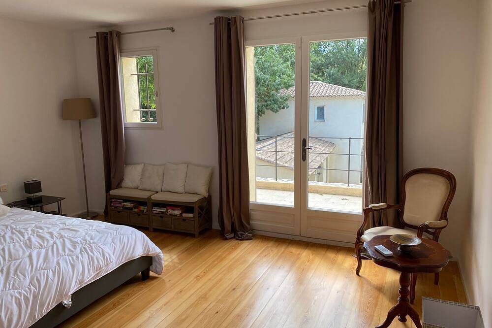 Ganze Wohnung, Quiet studio, greenery, swimming pool, reception facilities, 6 km from beaches. in La Colle-sur-Loup, Cannes und Umgebung