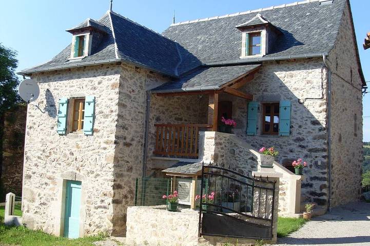 Gîte pour 6 personnes, avec terrasse et jardin