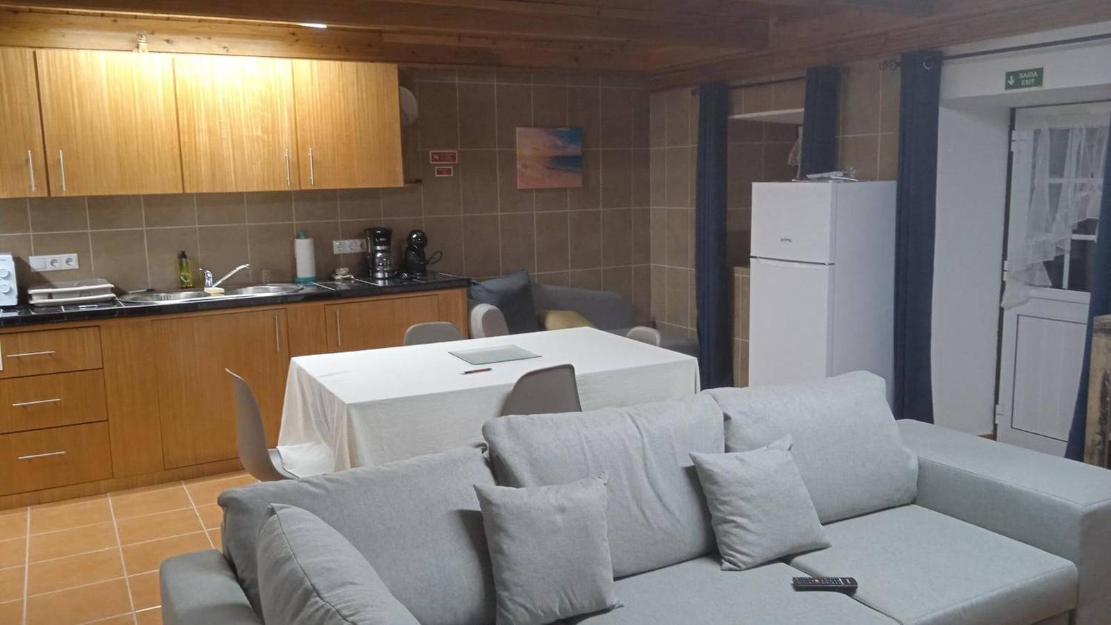 Maison de Vacances 'Do Avô Almeida' avec Vue sur la Montagne, Balcon et Wi-Fi in Lajedo, Flores (Açores)