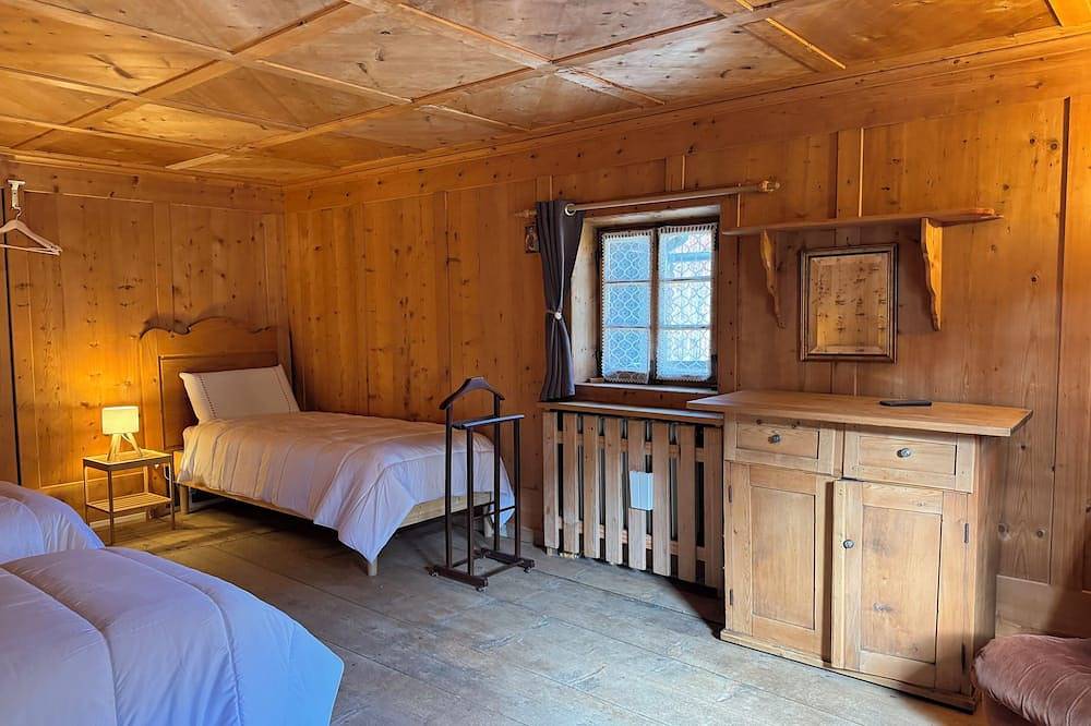 Chalet from 1792, authentic alpine soul full of tradition and history without filters in Livinallongo del Col di Lana, Dolomiti Superski
