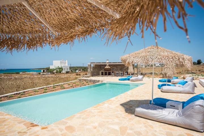 Villa pour 11 personnes, avec piscine et terrasse ainsi que jacuzzi et jardin dans Paros