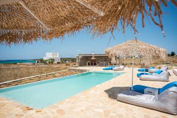 Villa pour 11 personnes, avec jardin et jacuzzi ainsi que piscine et terrasse dans Paros