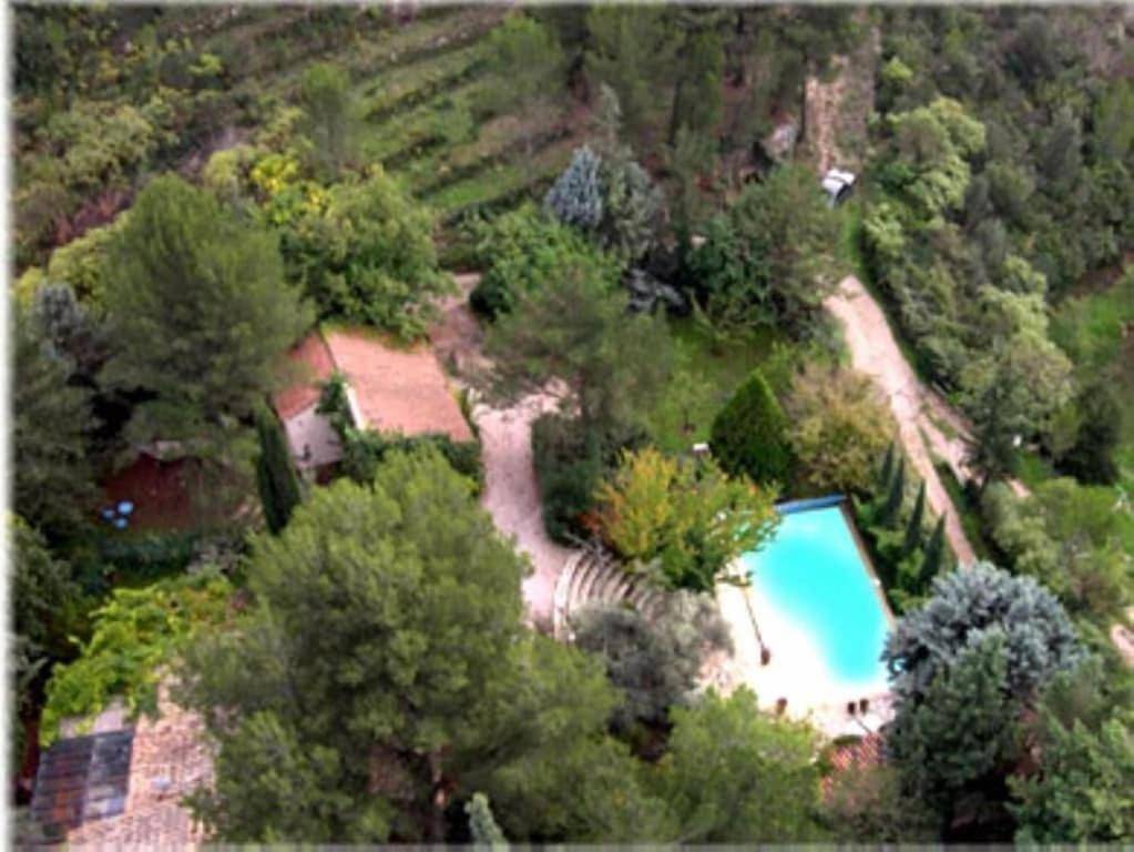 Adorable villa avec piscine nichée dans la pinède in Roquevaire, Côte méditerranéenne (France)