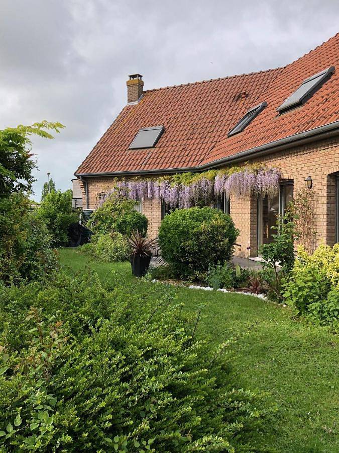 Location de vacances pour 2 personnes, avec Terrasse ainsi que Jardin et Vue à Leffrinckoucke