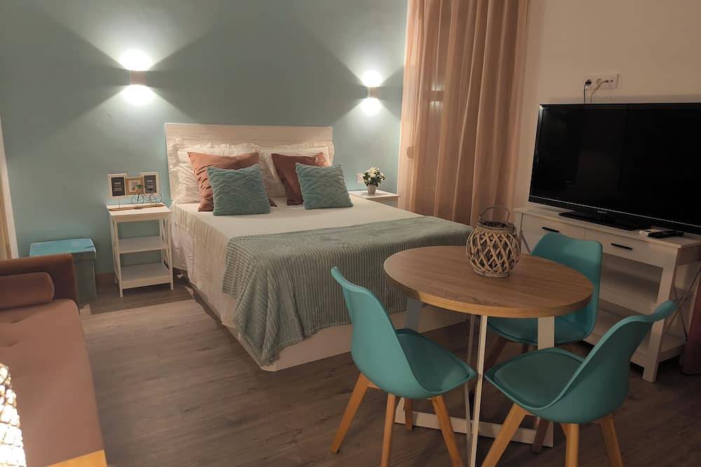 Apartamento entero, Casa Cervera: acogedor estudio con una magnifica ubicación en la bahía de Cádiz. in San Fernando, Costa de la Luz