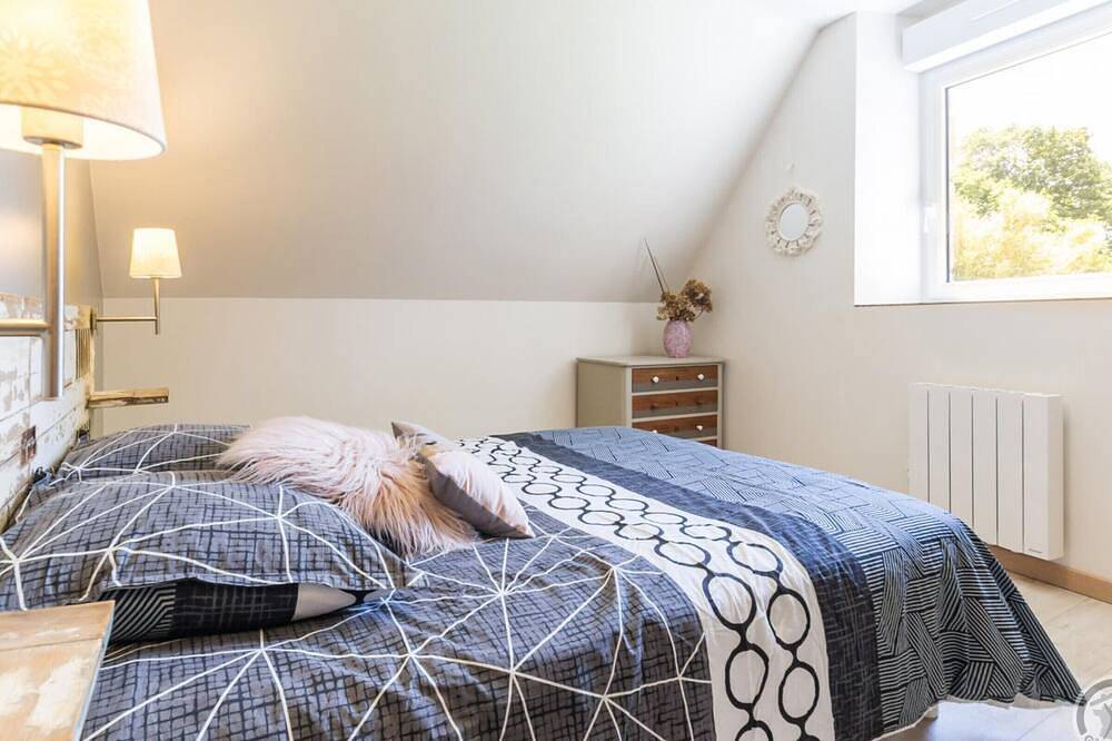 Maison conviviale avec jardin, 4 chambres, accès Pmr, près d'un cours d'eau in Les Moitiers-d'Allonne, Côte de la Déroute