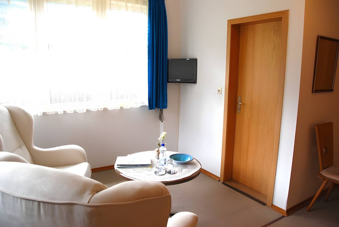 Chambre double n° 2 avec terrasse commune, jardin commun et Wi-Fi in Suedlicher Schwarzwald, Dachsberg