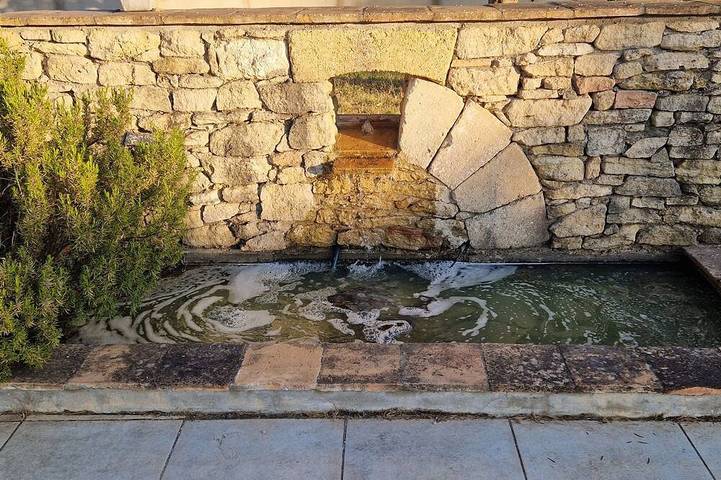 Villa pour 4 personnes, avec jardin ainsi que jacuzzi et terrasse