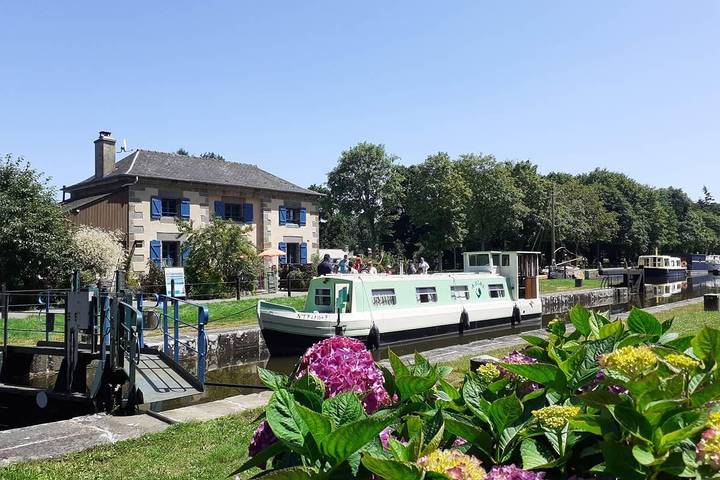 Gîte pour 7 personnes, avec jardin à Hédé-Bazouges - 2