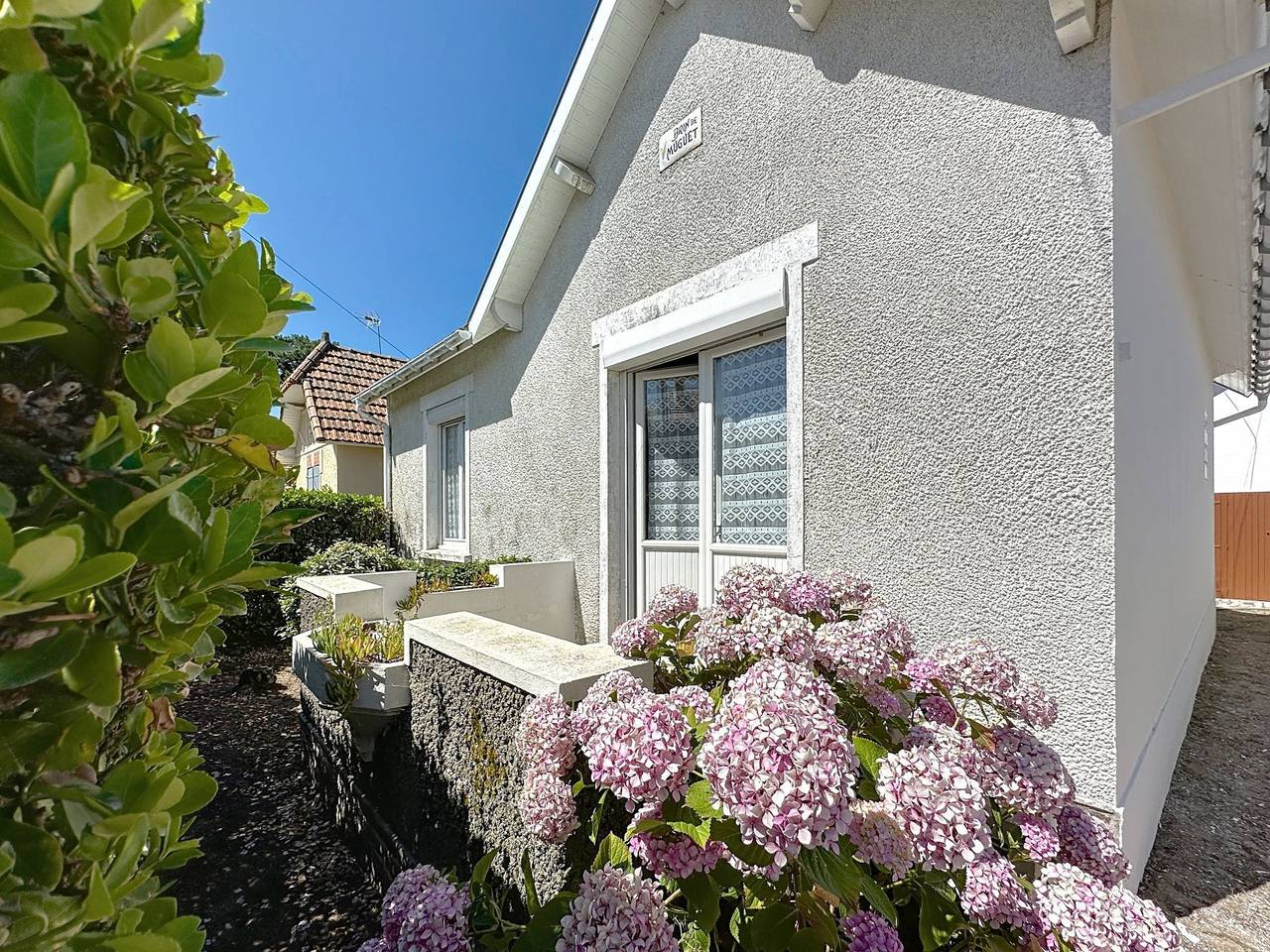 Brin de Muguet in Saint-Michel-Chef-Chef, Côte de Jade