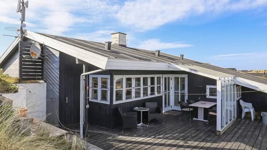Ferieudlejning for 7 personer, med jacuzzi og terrasse samt sauna i Løkken