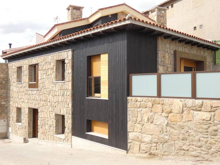 Casa rural para 15 personas, con Balcón y Terraza además de Jardín y Piscina en Santa María de la Alameda