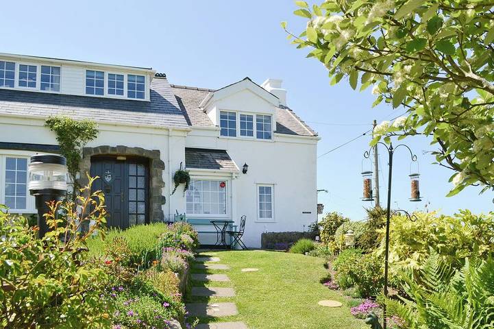 Cottage for 3 people, with hot tub and garden on the Isle of Anglesey