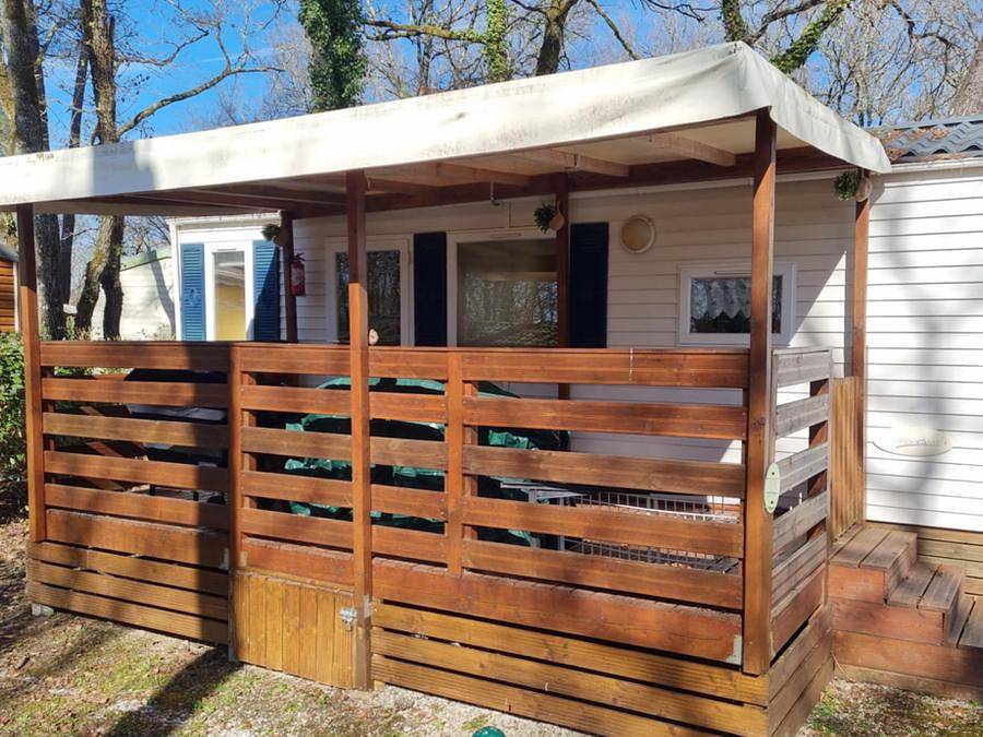 Camping La Garenne - Mobilheim 4 personen - 23 Résidence les tilleuls 32 m2 Überdachte Terrasse 1/4 Pers. in Peyrignac, Périgord Noir