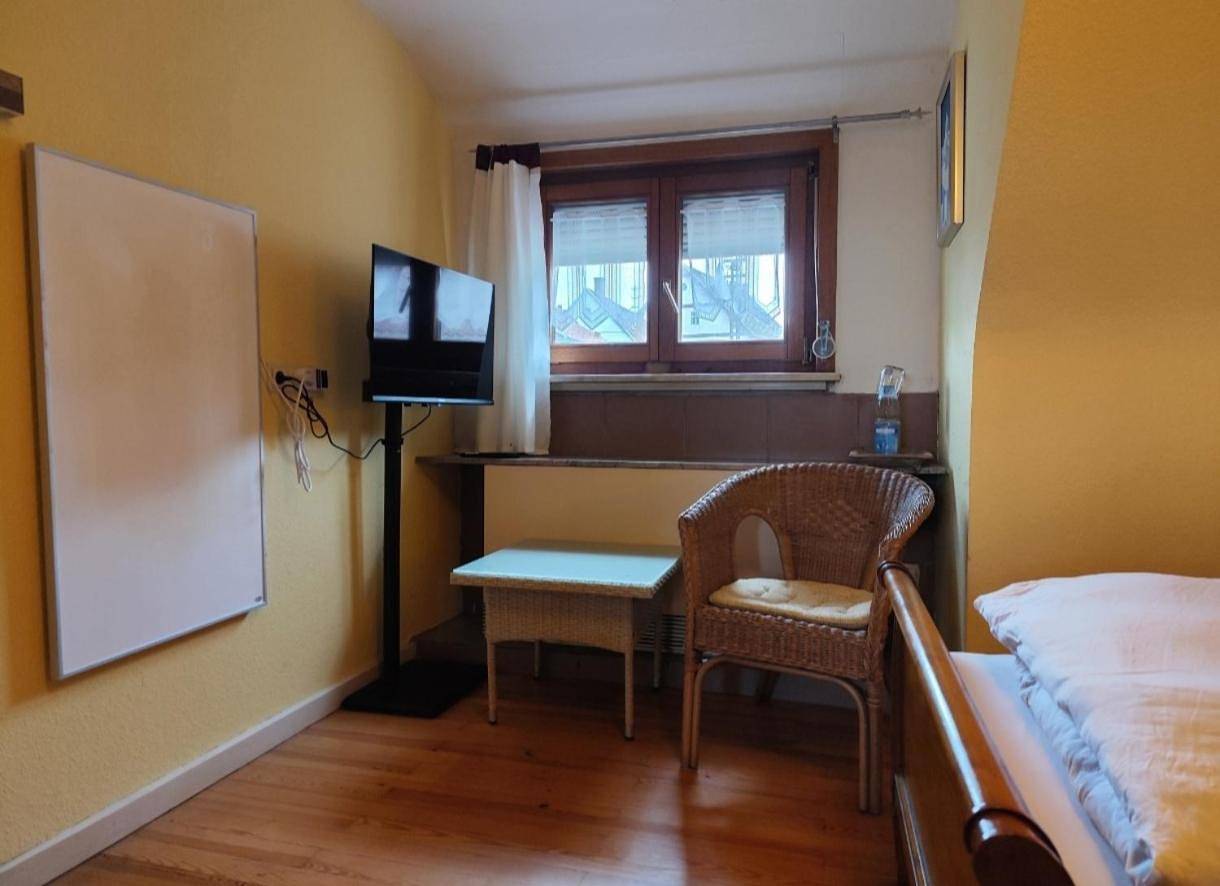 Ganze Ferienwohnung, Zimmer mit zwei Räumen und Gemeinschaftbad in Schömberg, Nordschwarzwald