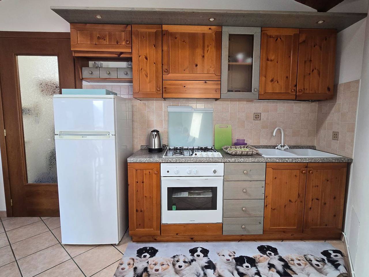 Appartamento intero, Appartamento vacanze per 3 persone con balcone in Maccagno, Maccagno con Pino e Veddasca