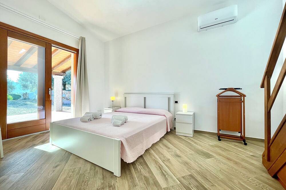 \" Cronta Apartments Deluxe with Terrace \" in Bari Sardo, Ogliastra Provinz