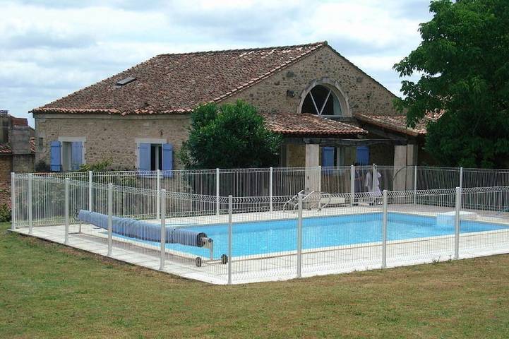 Gîte pour 6 personnes, avec piscine et jardin