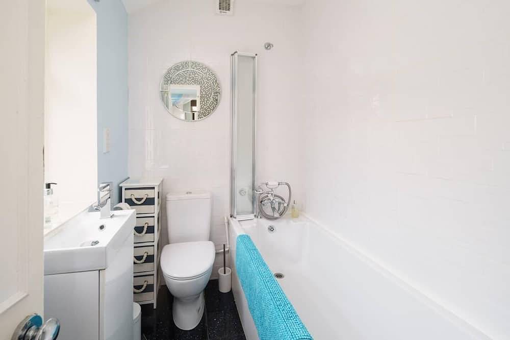 Impeccable 3 bed 2 bath Central Cowes Cottage in Cowes, Isle of Wight