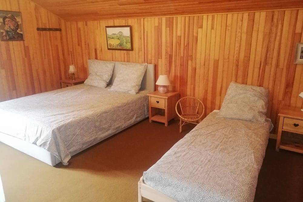 Traditional 2-storey Chalet in Barcelonnette. in Barcelonnette, Espace Lumière